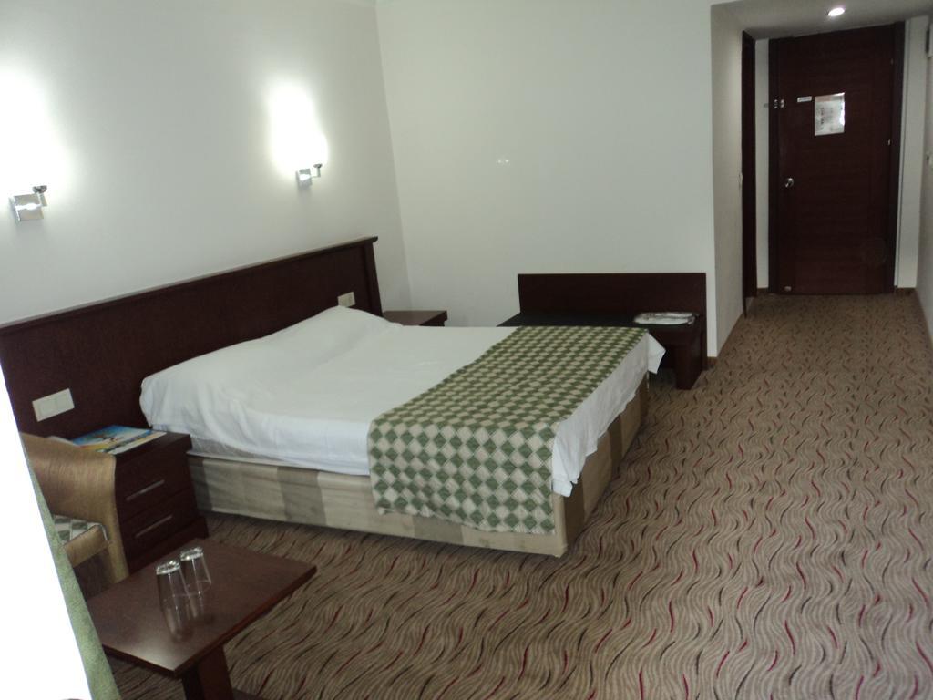 Izethan Hotel 무글라 객실 사진