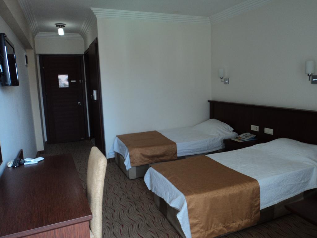 Izethan Hotel 무글라 객실 사진