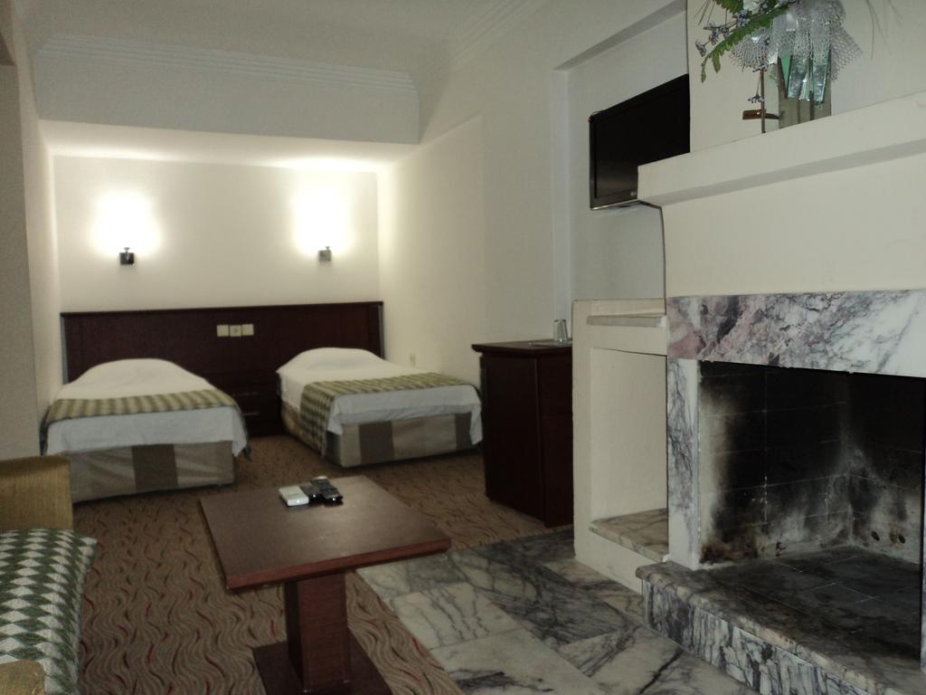 Izethan Hotel 무글라 객실 사진