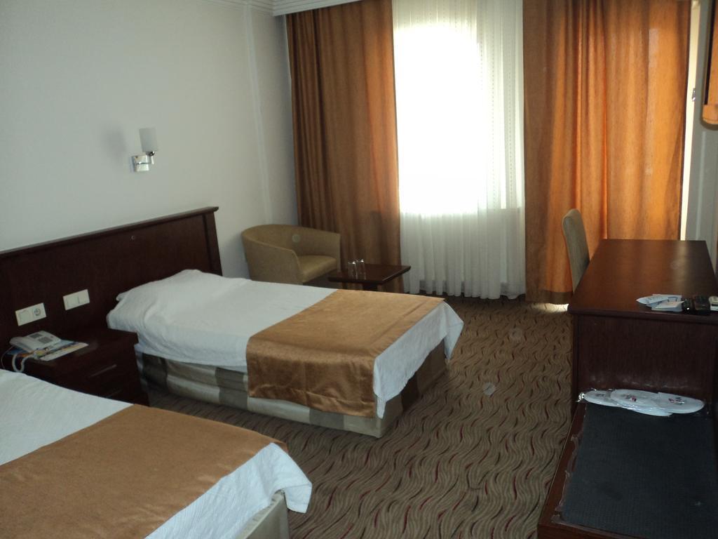 Izethan Hotel 무글라 객실 사진